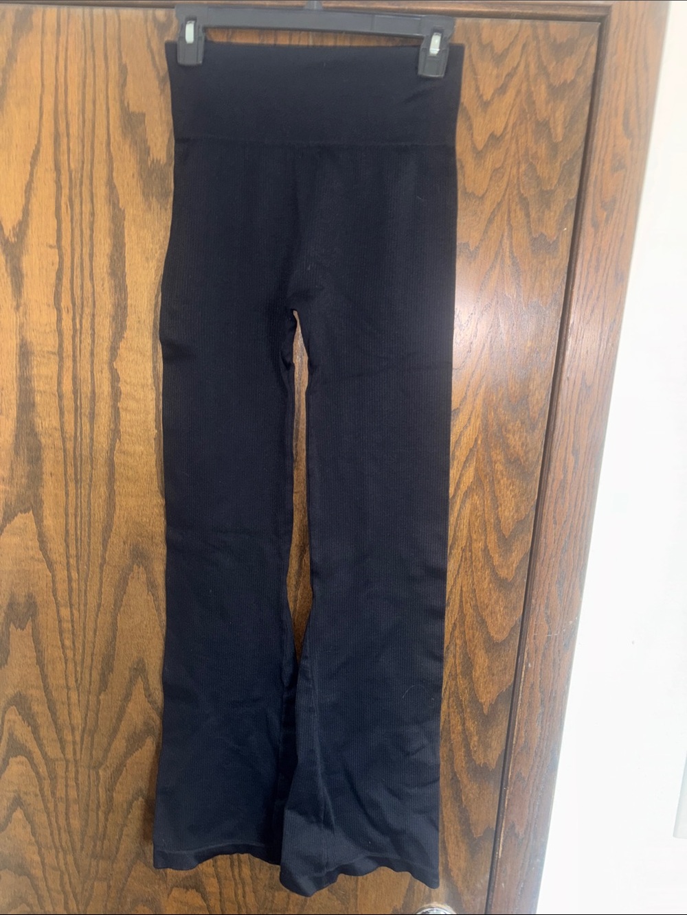 OQQ Ribbed Flared Leggings size Medium